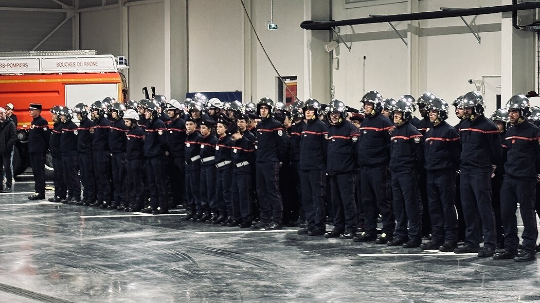 vue d'enseble des sapeurs pomiers en rang