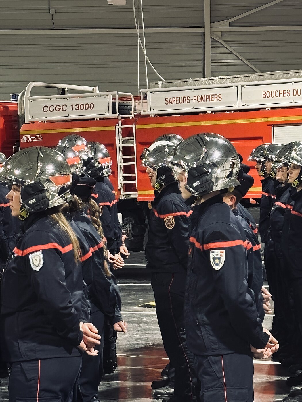 sapeurs pompiers avec leur casque
