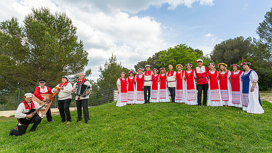 Photo des membres de la chorale Nacha Slavianka 