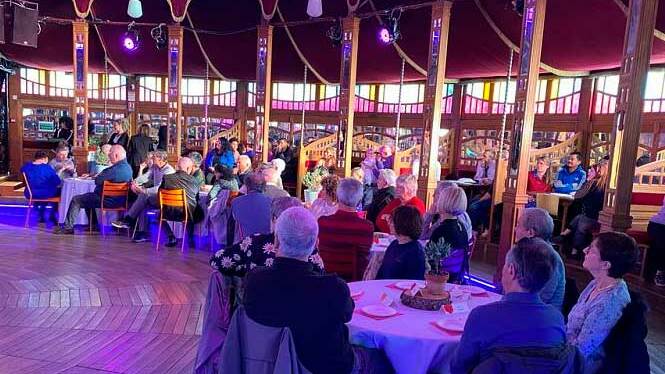 la cérémonie des noces d'or au magic mirrors