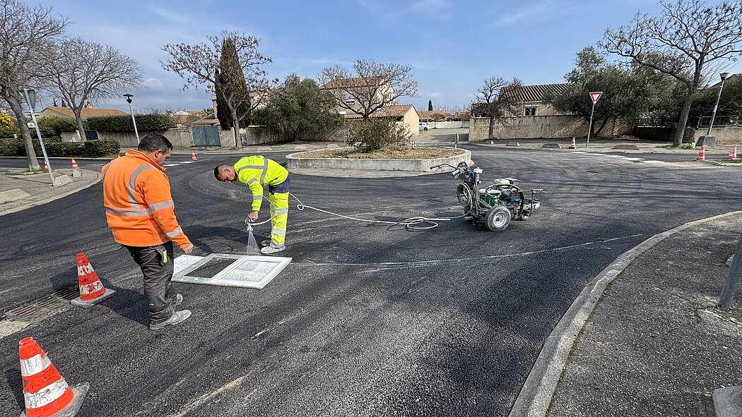Baou Trouca - chemin de la Manne  travaux de goudronnage 