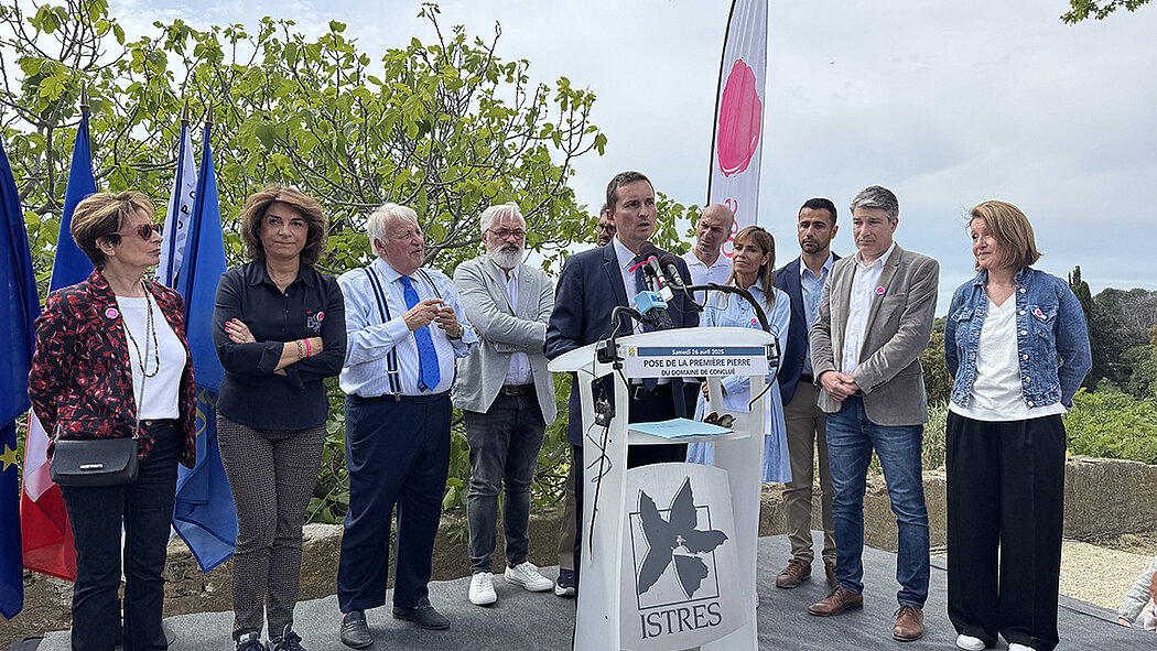 Christophe Borgus, sous préfet d'Istres, au micro