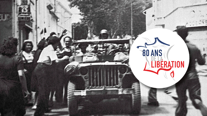 photo noir et blanc des 80 ans de la libération : voiture + foule accueillante 