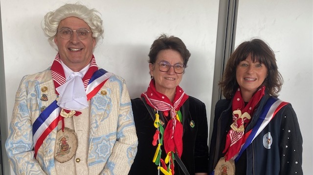 Trois personnes, un homme et deux femmes