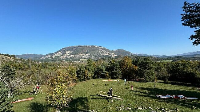photo du centre de vacance d'istremont montagne verdure 