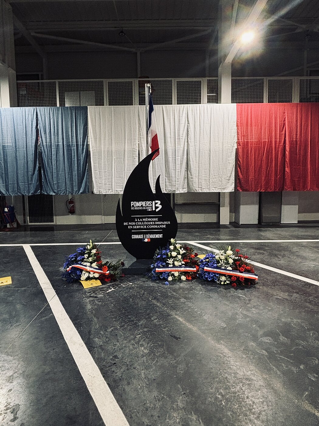 stèle à la mémoire des sapeurs pompiers