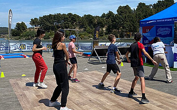 photos ados, sur esplanade en train de faire du sport - danse 