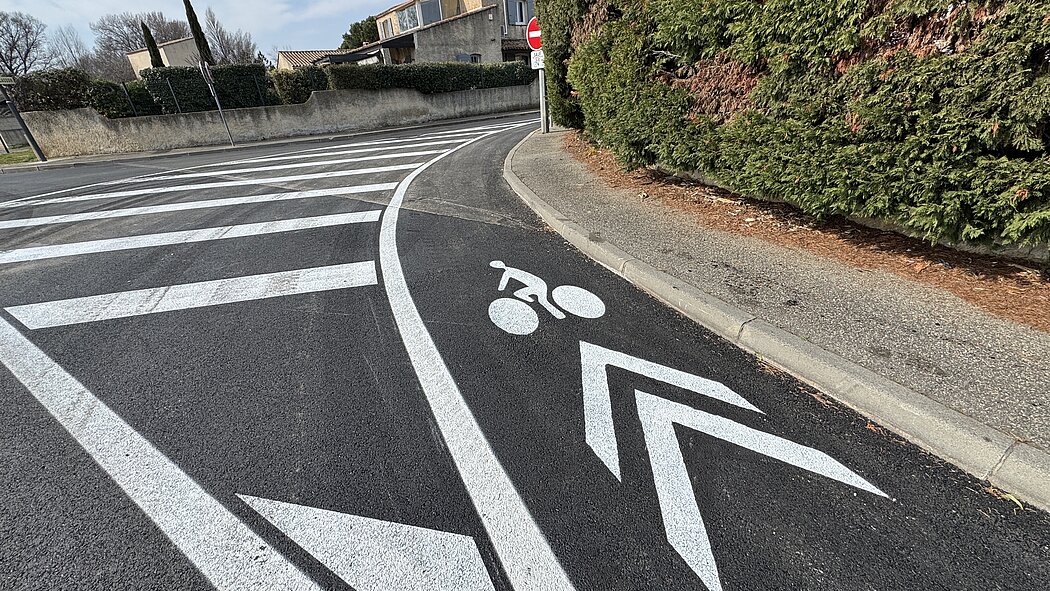 Baou Trouca - chemin de la Manne  travaux de goudronnage 