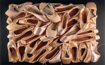 oeuvre composée de chaussons de danse