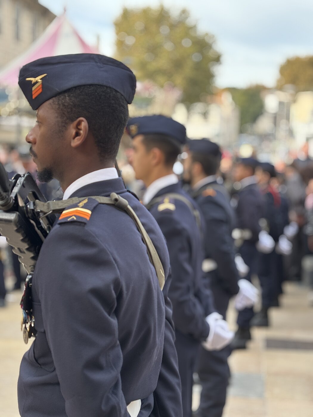 Un soldat aviateur vu de profil