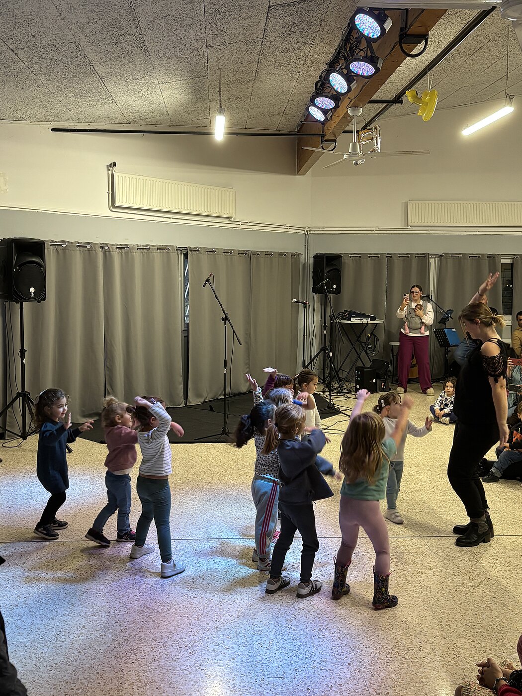 Ronde des soupes à Entressen - Spectacle des enfants du CSAPM