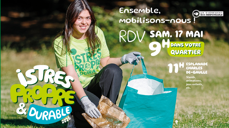Photo de jeune fille brune avec tee shirt vert qui ramasse des déchets avec des gants 