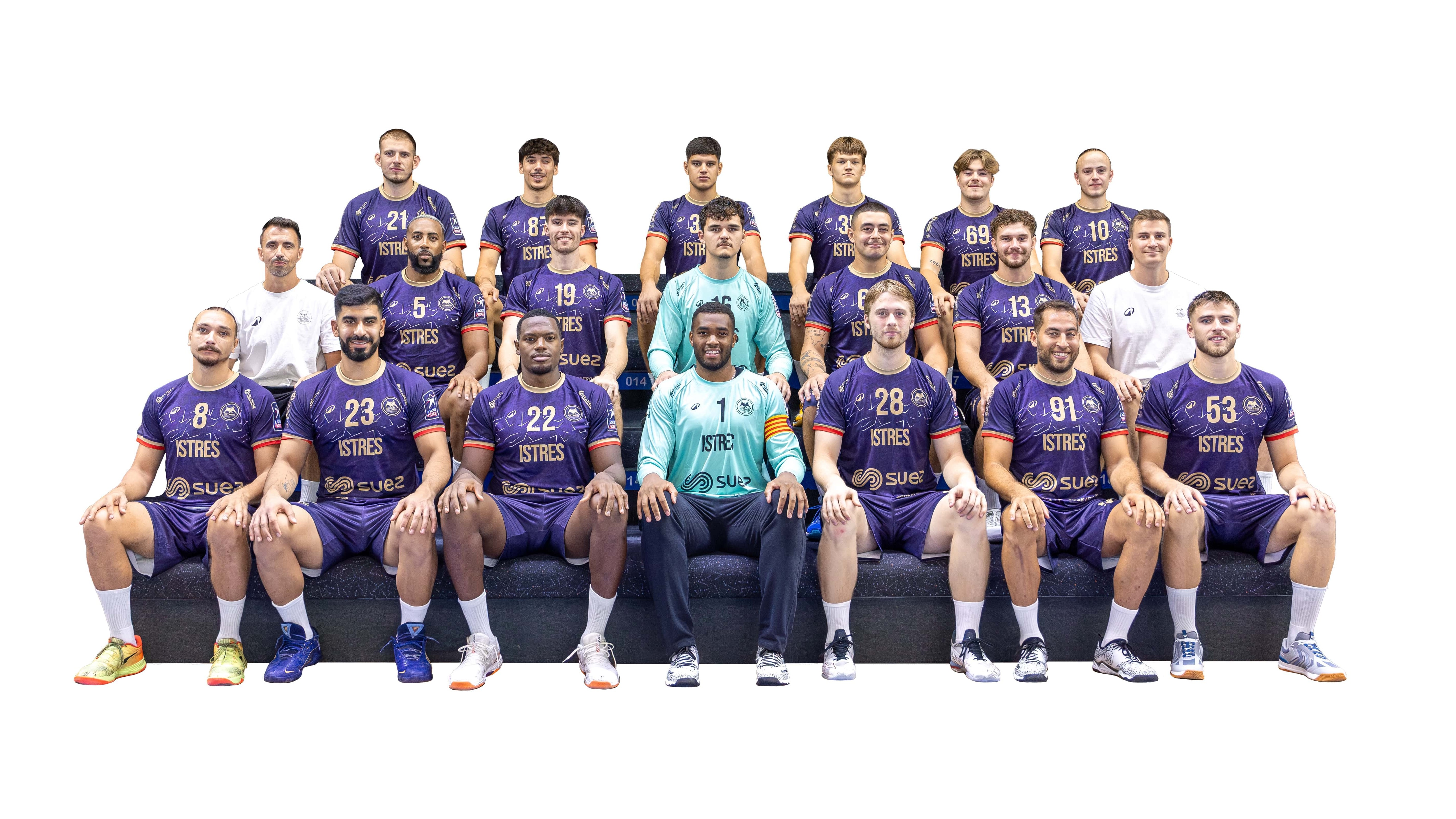 l'équipe de hand : tous les joueurs réunis posent pour la photo