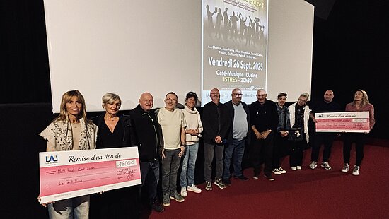 Remise des chèques aux associations