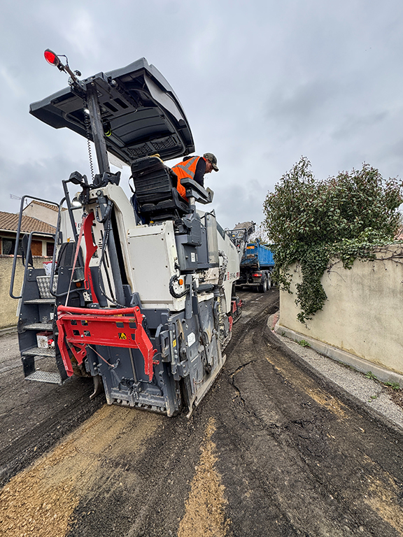 Feullantines - travaux de goudronnage 