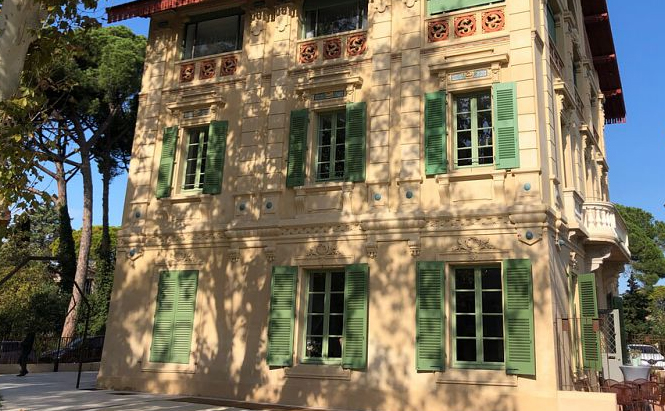Photo façade du château des Baumes 