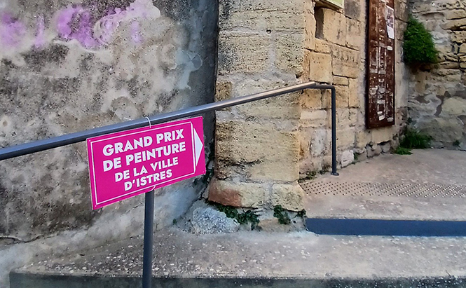 photo de l'entrée de la chapelle st Sulpice panneau rose grand prix de peinture de la ville  