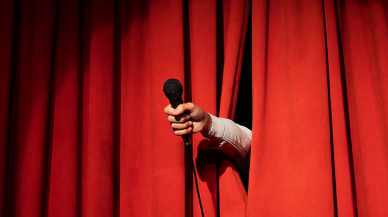 Accès la billetterie du théâtre de l'Olivier - photo de rideau rouge de théâtre 