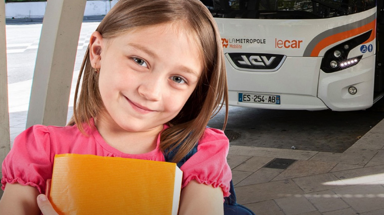 lien vers le site de la metropole mobilité photo d'un enfant devant un bus