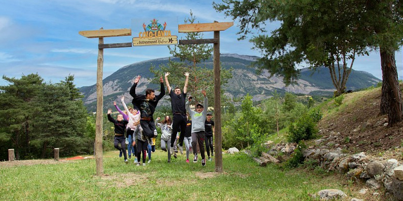 SEJOURS (colonies de vacances) photo d'enfants qui jouent au foot