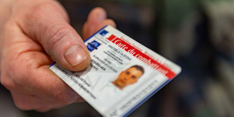 CARTE DU COMBATTANT photo d'une carte du combattant